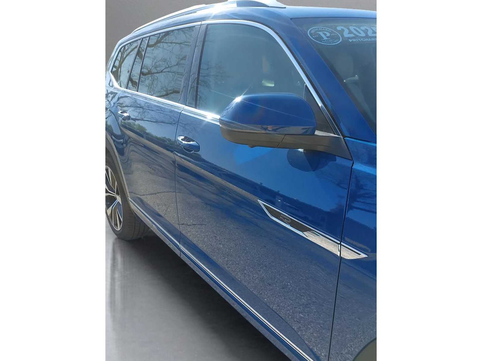 2025 Volkswagen Atlas SEL Premium R-Line photo 3