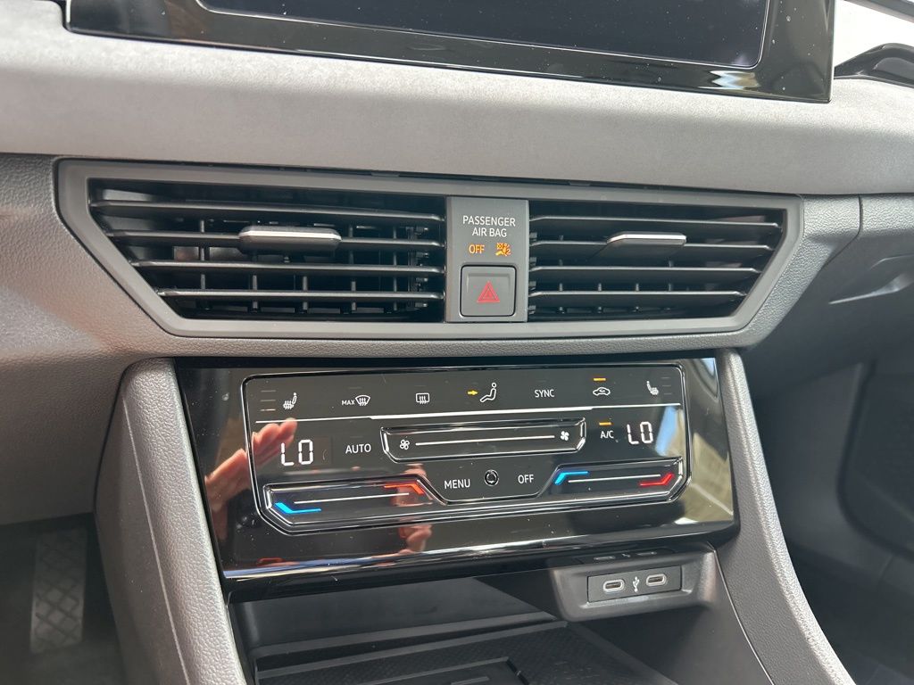 2025 Volkswagen Jetta 1.5T SE photo 29
