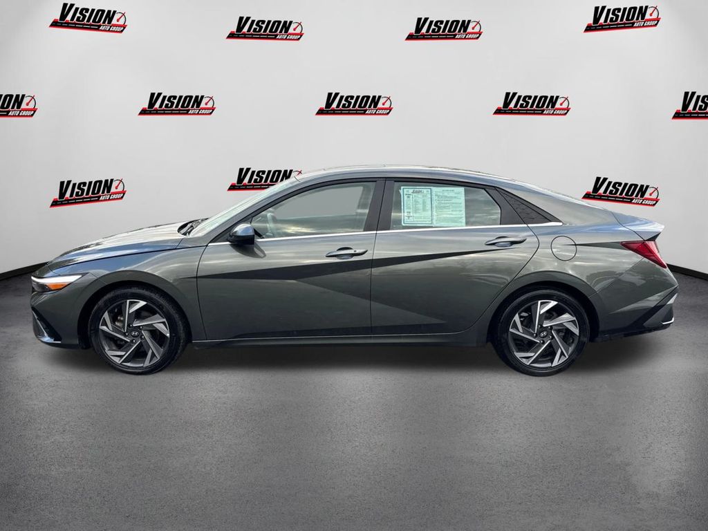 2024 Hyundai Elantra SEL Convenience photo 8