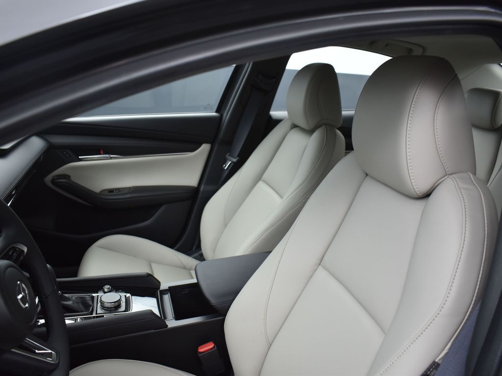 2025 Mazda Mazda3 2.5 s Preferred photo 10