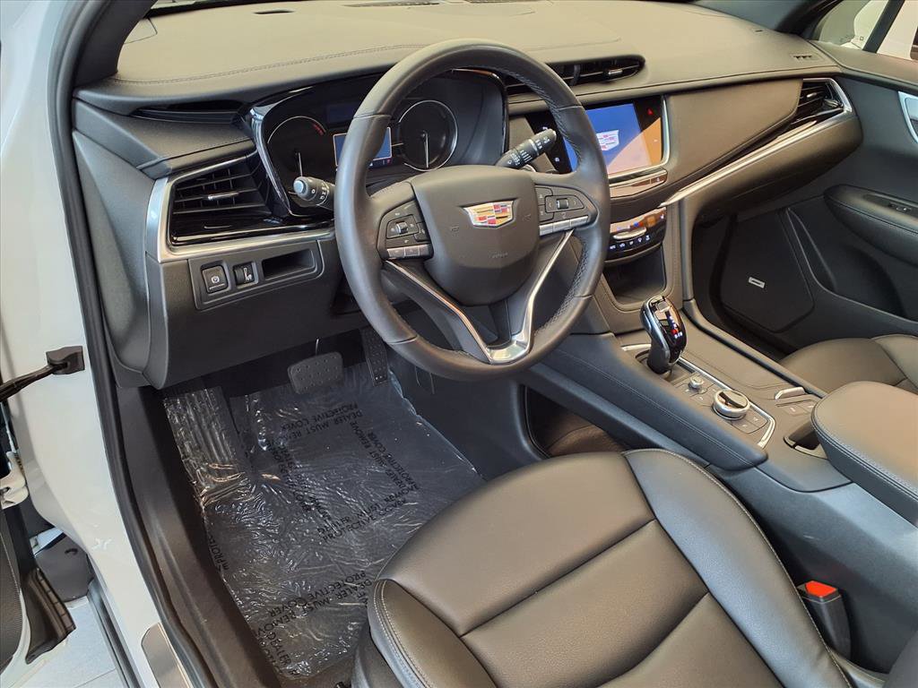 2025 Cadillac XT6 Luxury photo 3