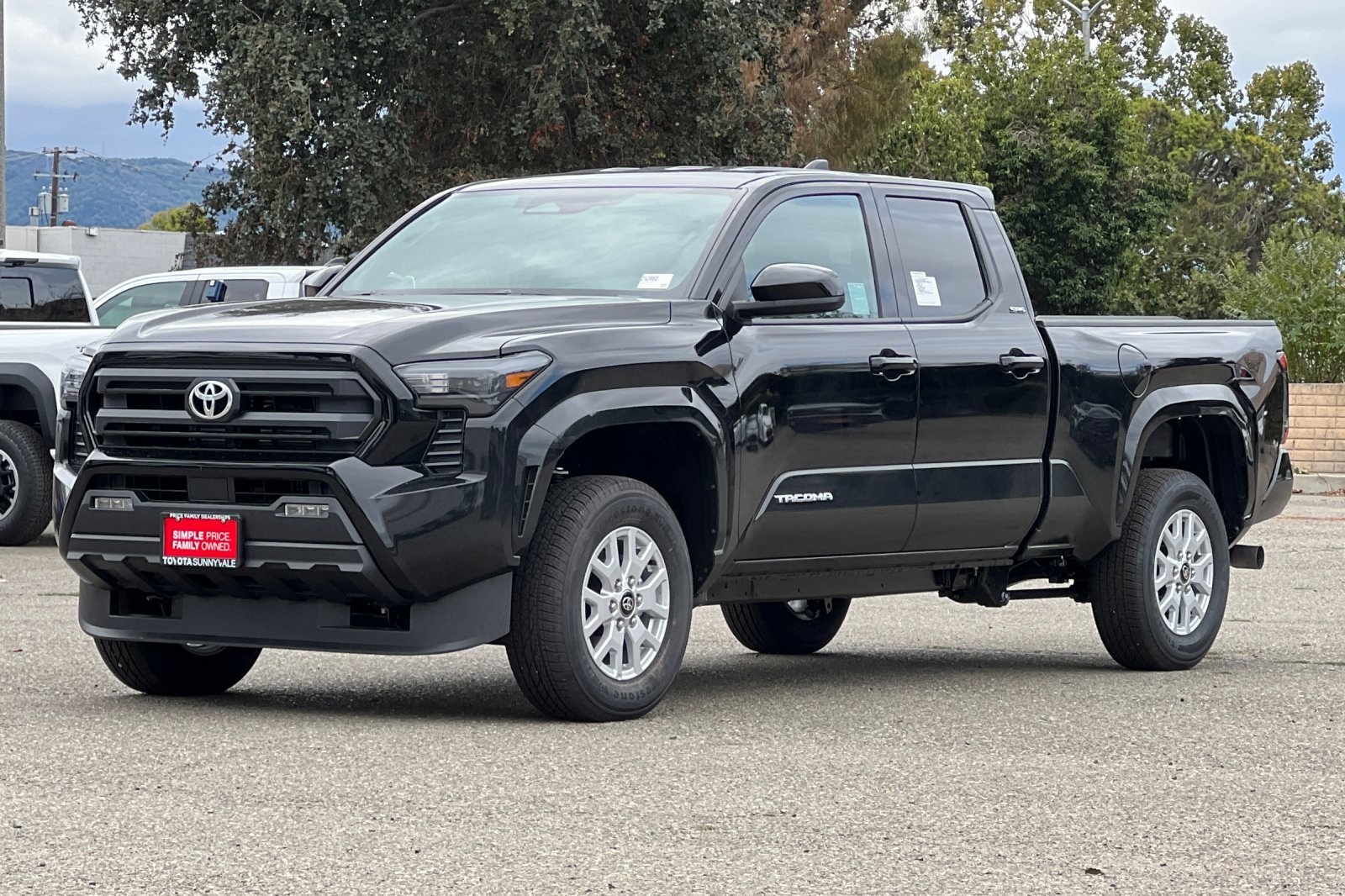 2025 Toyota Tacoma SR5 4x4 Double Cab photo 2
