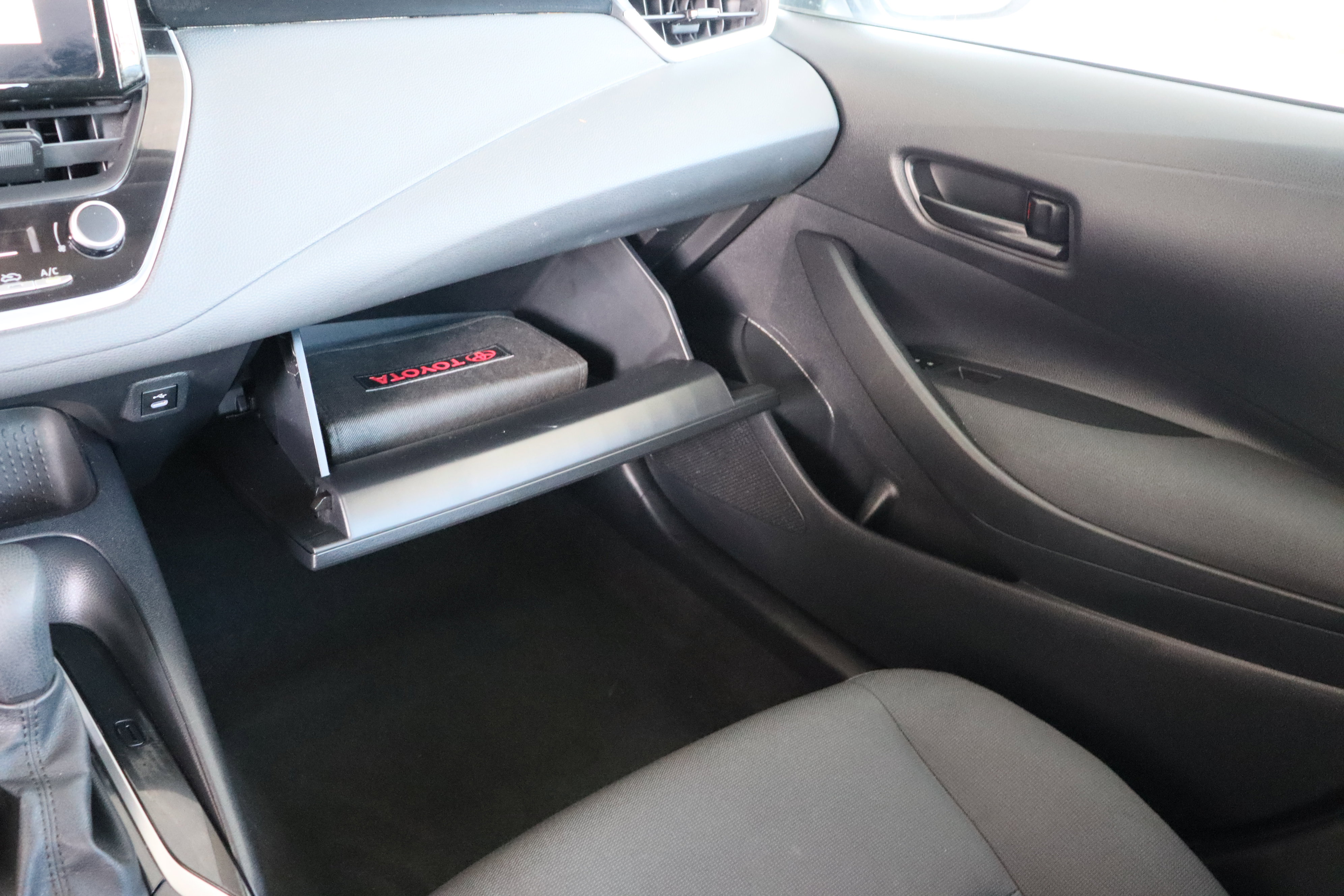 2023 Toyota Corolla LE photo 21