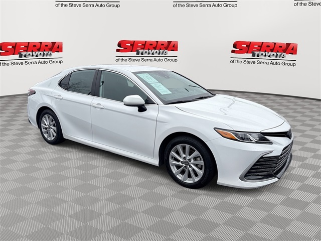 2023 Toyota Camry LE's photo