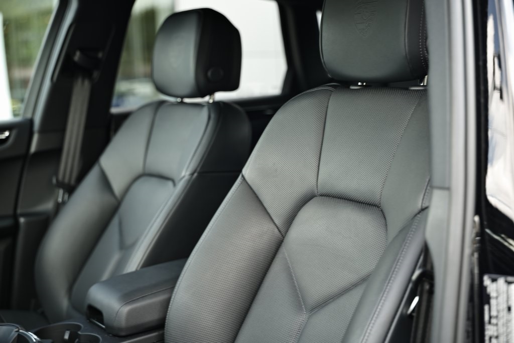 2024 Porsche Macan T photo 25