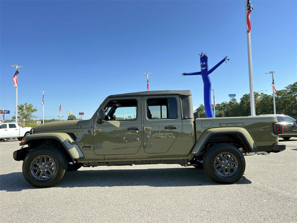 2025 Jeep Gladiator Sport S photo 2