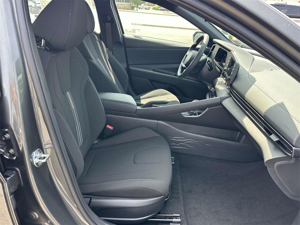 2025 Hyundai Elantra SEL Sport photo 15