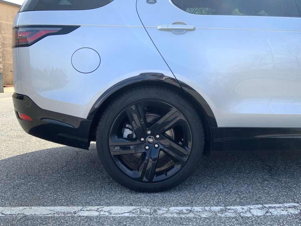 2024 Land Rover Discovery SE photo 12