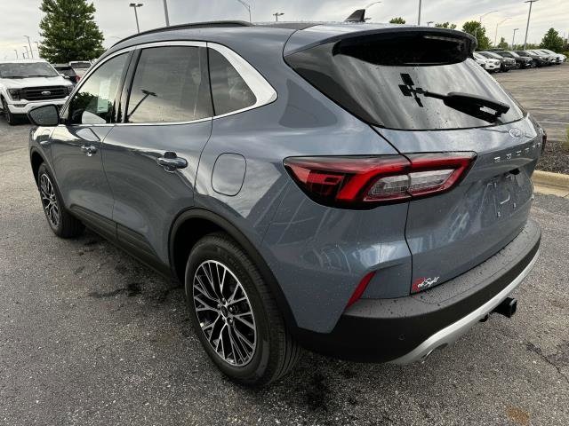 2025 Ford Escape Plug-In Hybrid photo 3