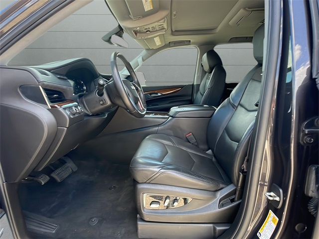 2017 Cadillac Escalade Luxury photo 9