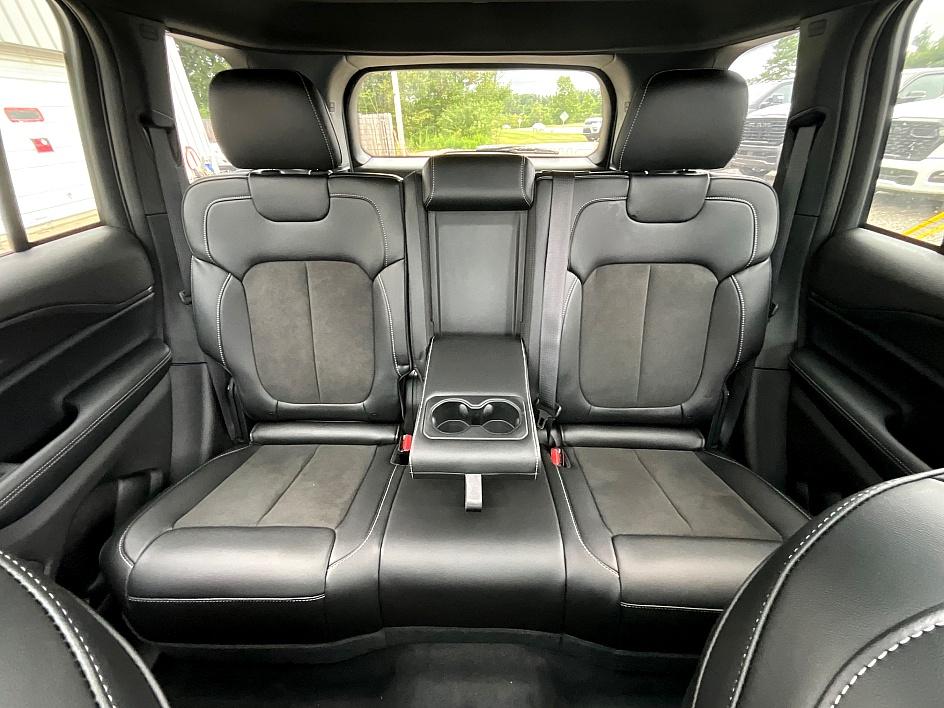 2025 Jeep Grand Cherokee Laredo Altitude photo 33