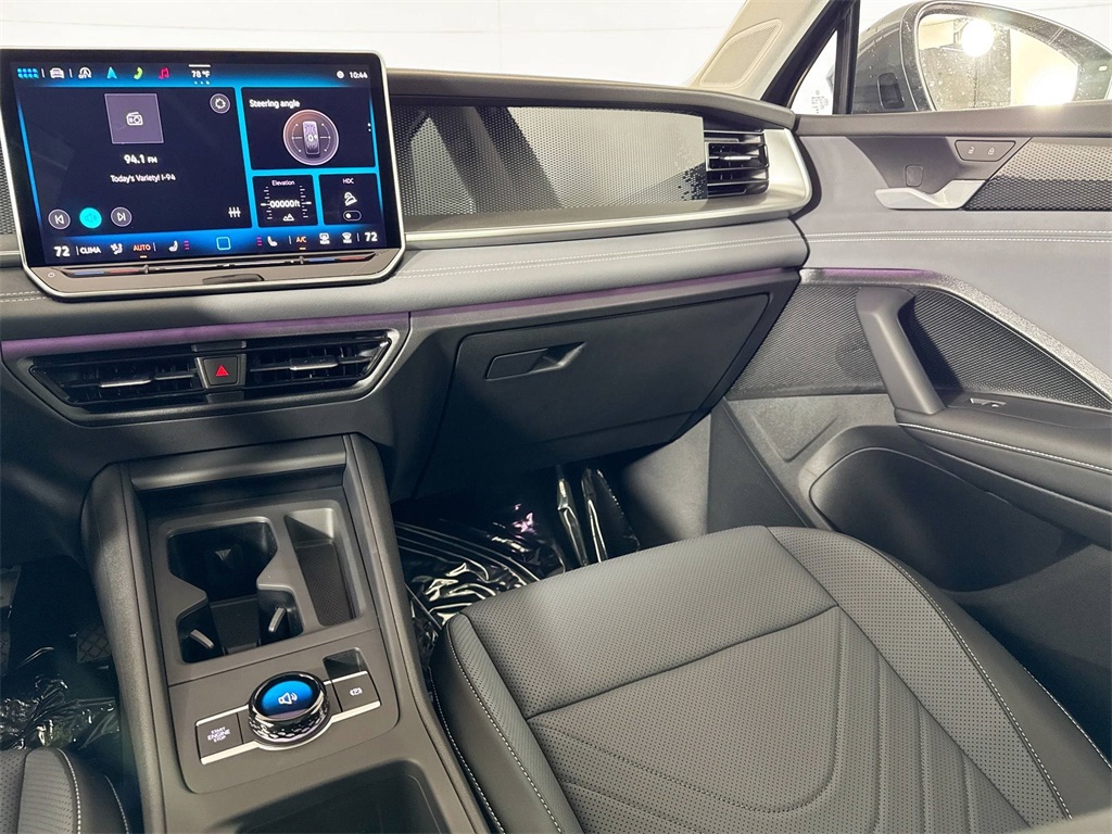2025 Volkswagen Tiguan SE photo 8