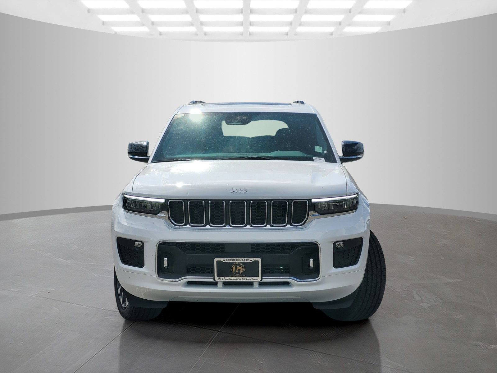 2025 Jeep Grand Cherokee Overland photo 2