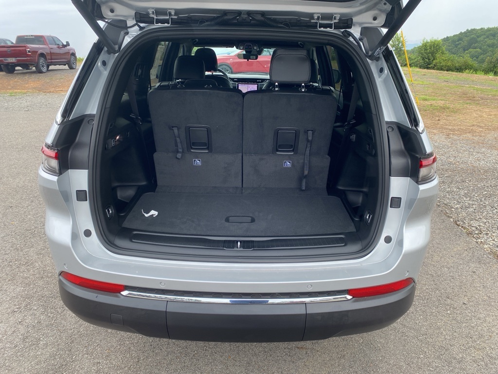2025 Jeep Grand Cherokee Limited photo 14