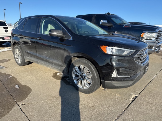 2023 Ford Edge Titanium's photo