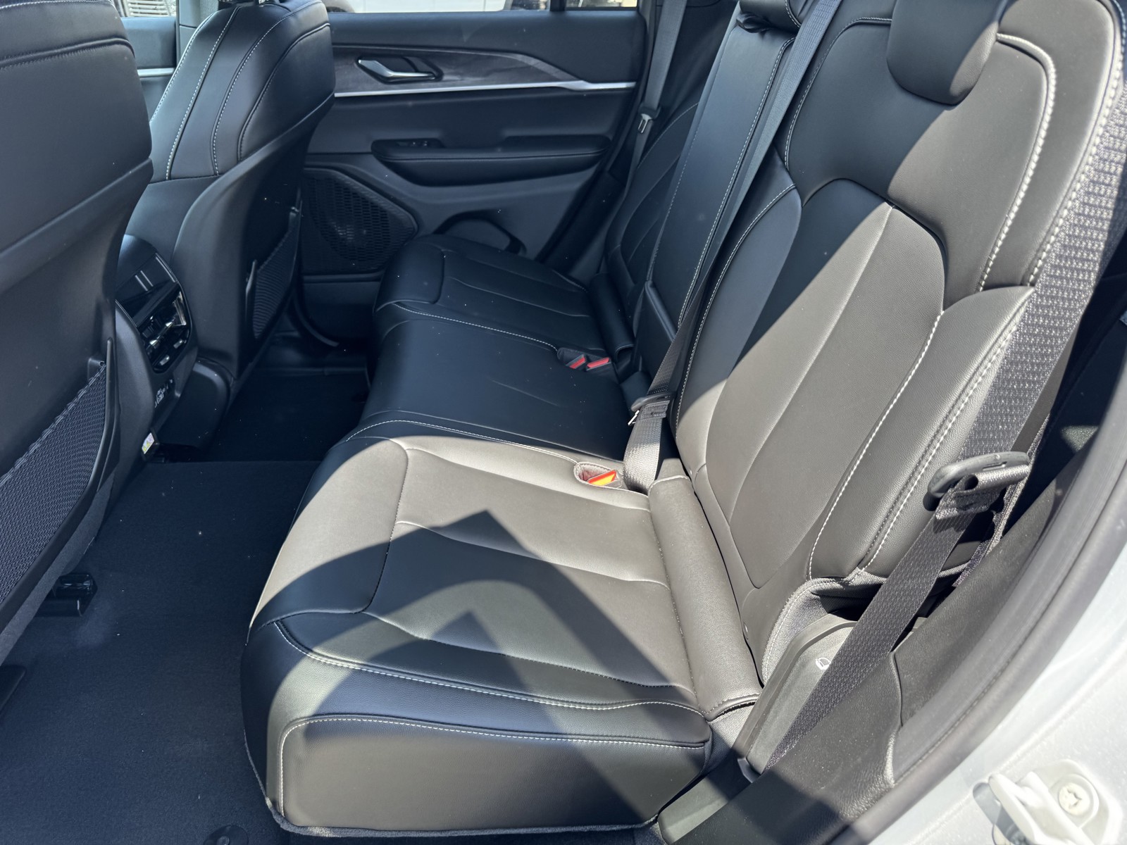 2025 Jeep Grand Cherokee Limited photo 11