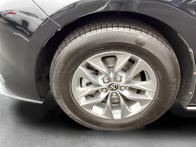 2021 Toyota Sienna LE photo 9