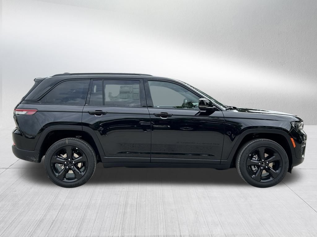 2024 Jeep Grand Cherokee Altitude X photo 3