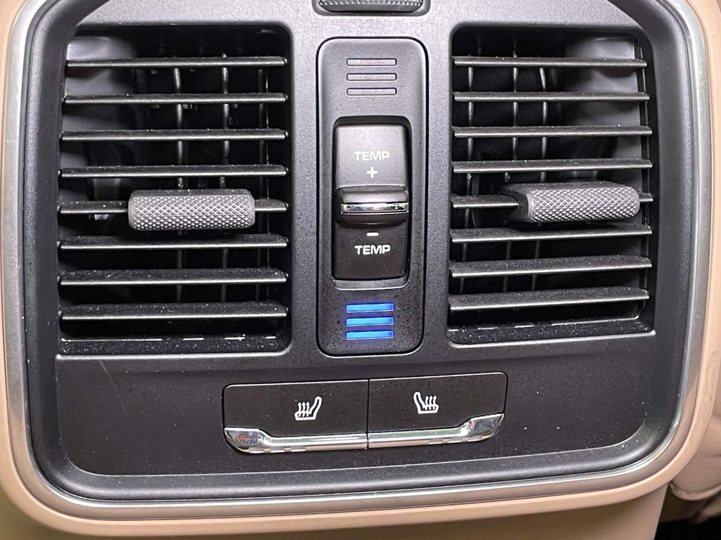 2024 Porsche Macan T photo 17