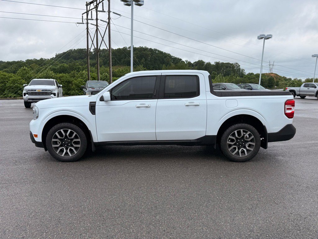 2023 Ford Maverick Lariat photo 2