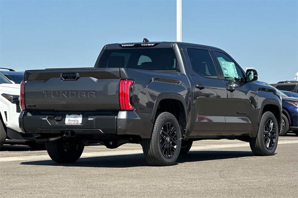 2025 Toyota Tundra Limited CrewMax photo 4