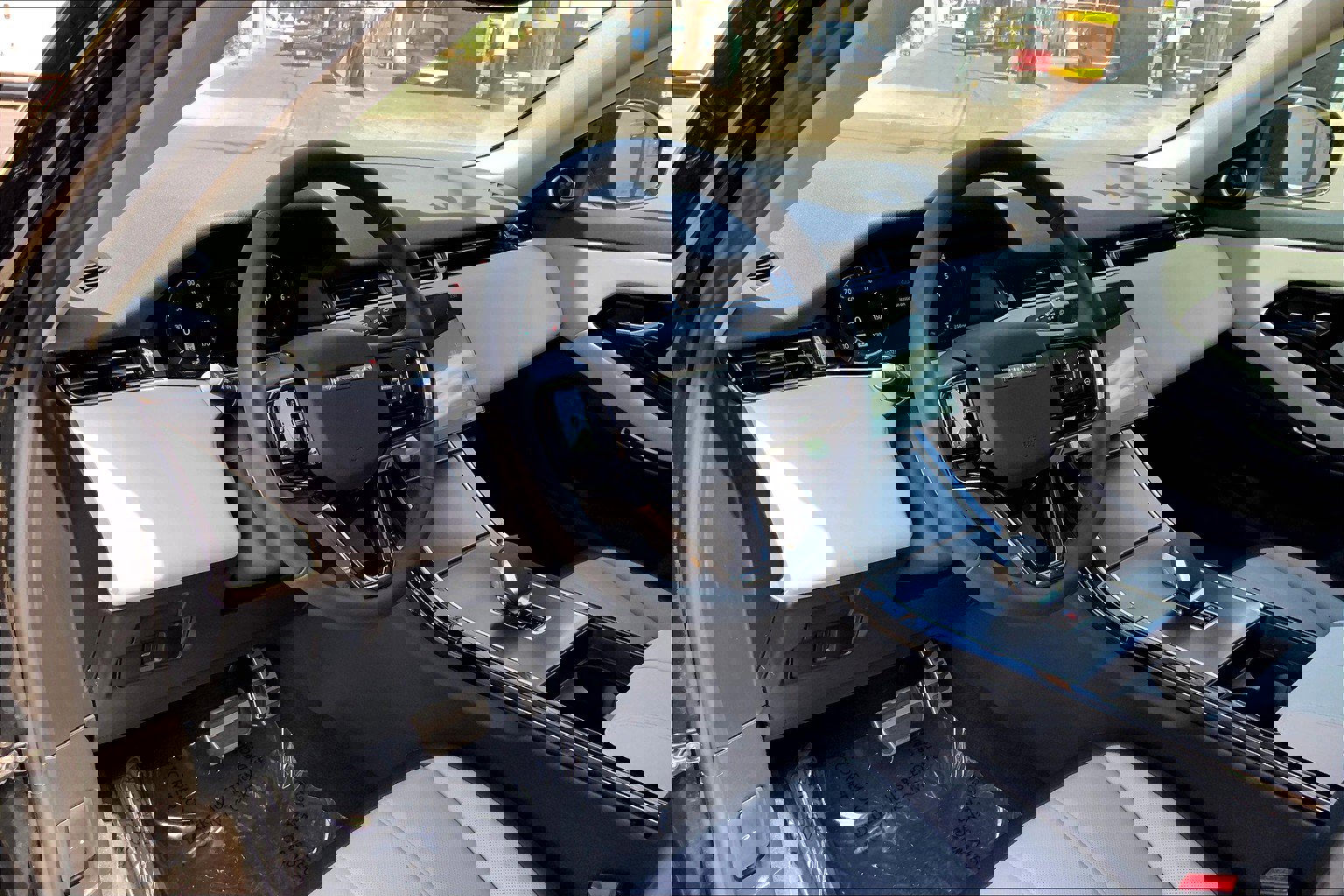 2024 Land Rover Range Rover Evoque Dynamic SE photo 16