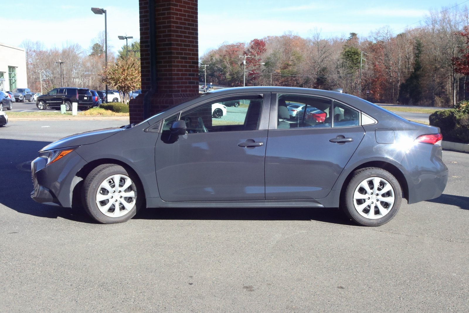 2023 Toyota Corolla LE photo 4