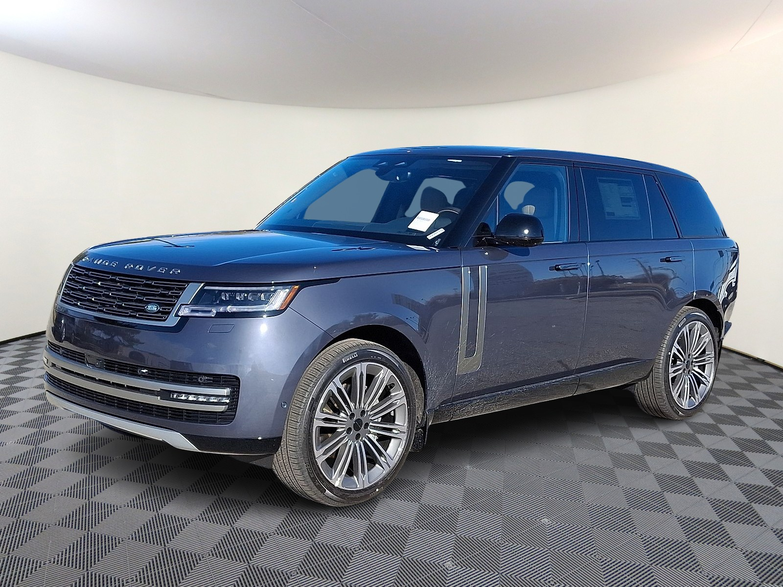 2026 Land Rover Range Rover SE's photo