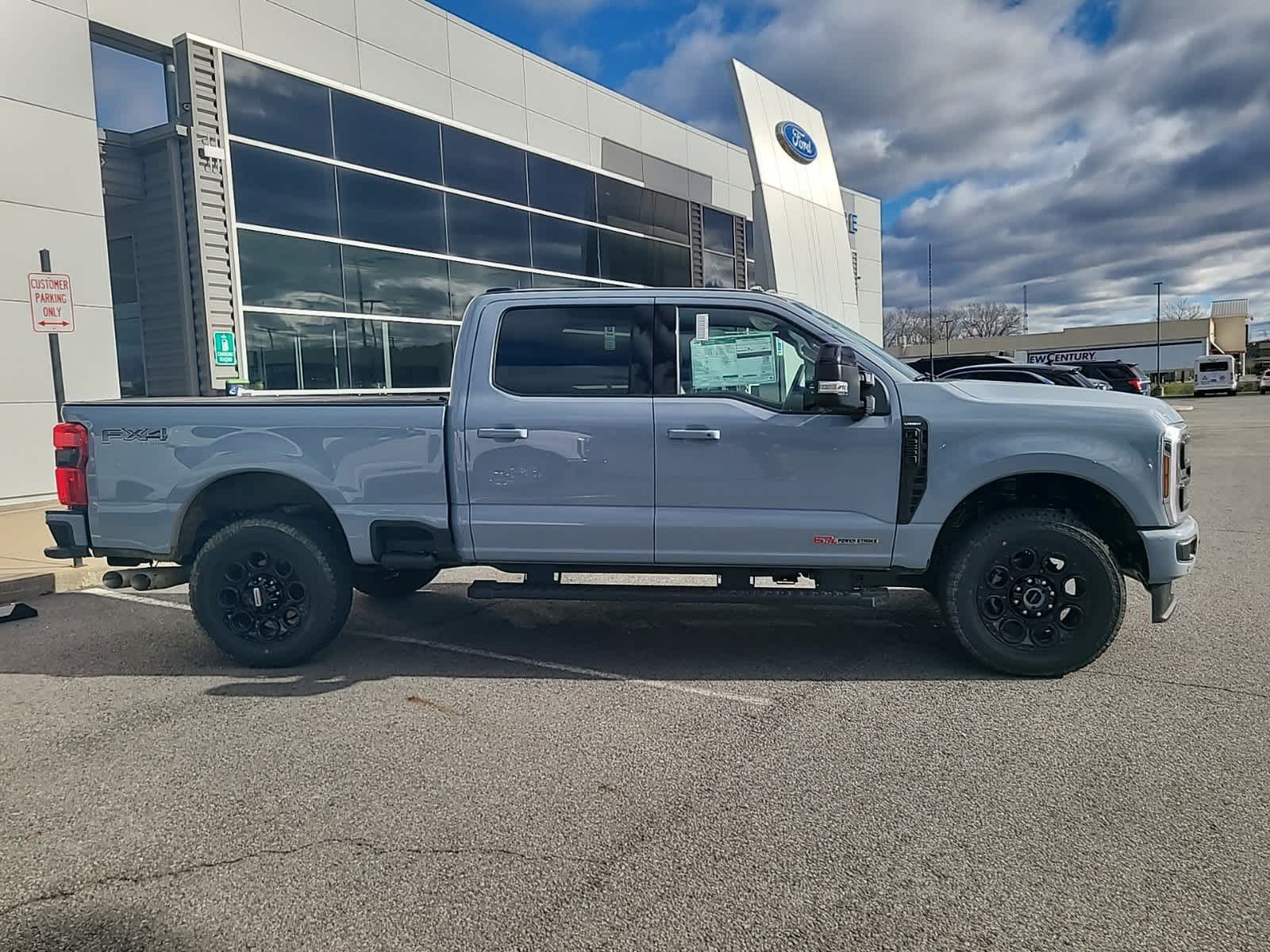 2025 Ford F-250 Lariat photo 2