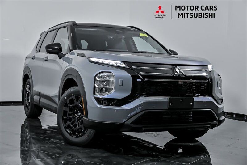 2025 Mitsubishi Outlander Trail Edition's photo
