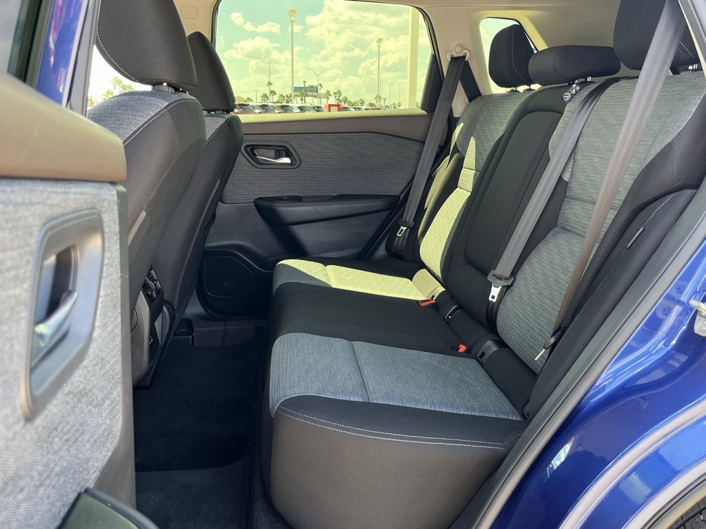 2023 Nissan Rogue SV photo 14