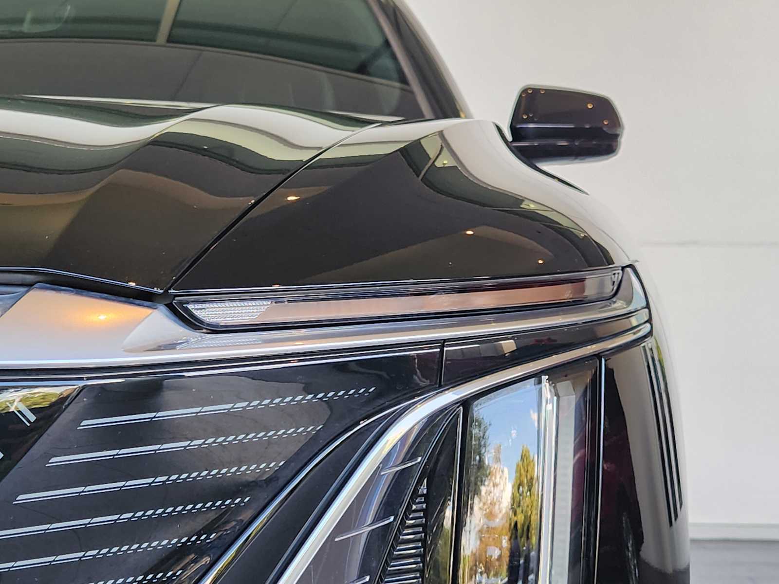 2024 Cadillac Lyriq Luxury photo 8