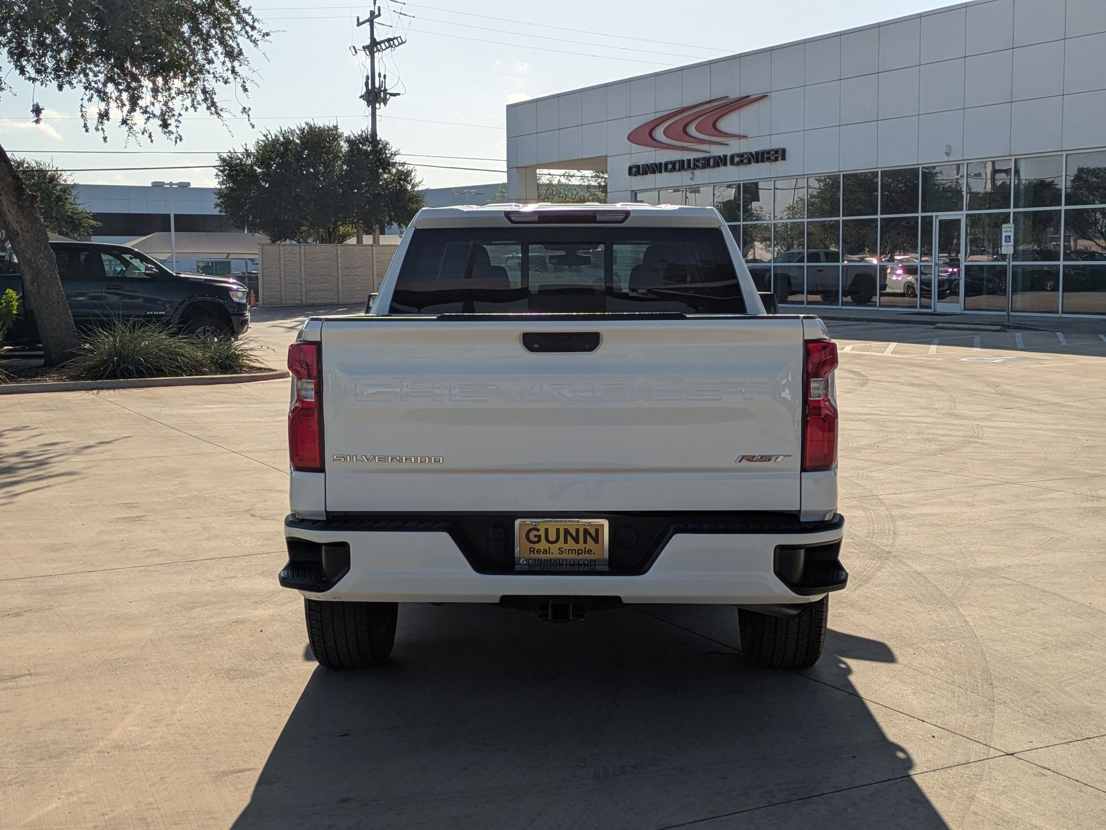 2020 Chevrolet Silverado 1500 RST photo 3