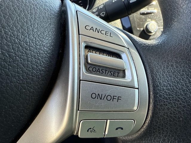 2016 Nissan Rogue S photo 25