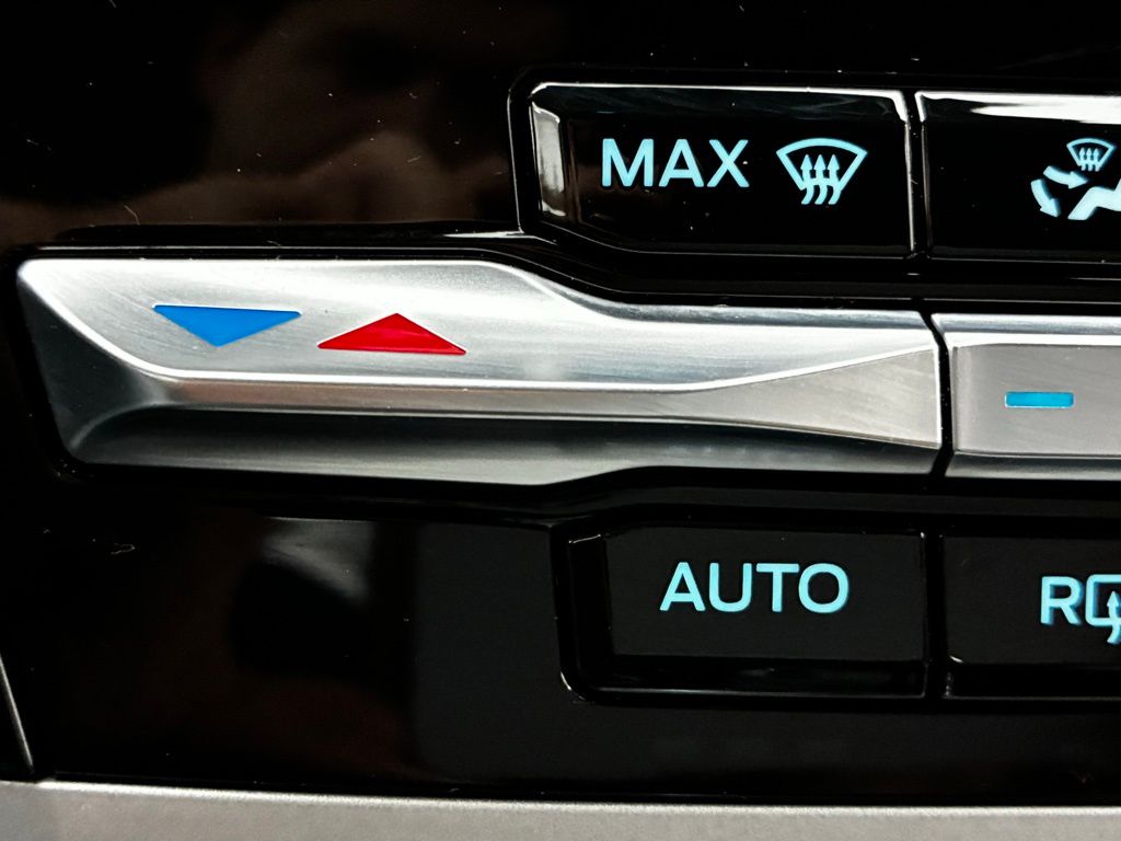 2023 Ford Explorer XLT photo 5