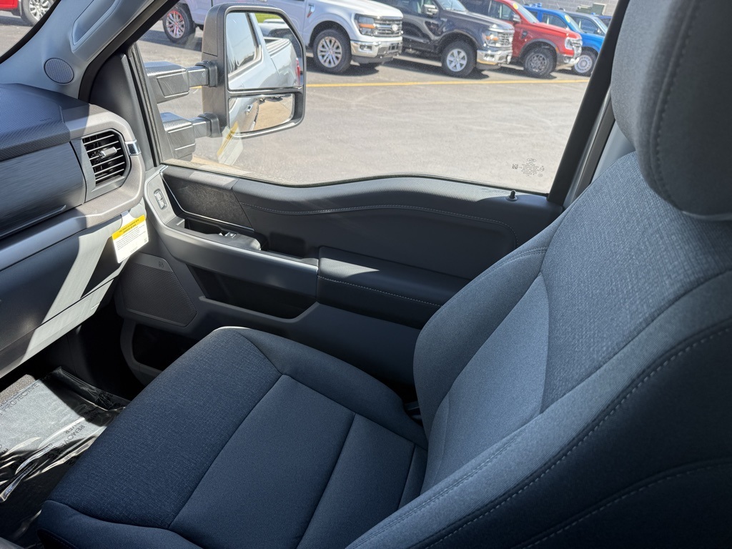 2025 Ford F-150 XLT photo 19