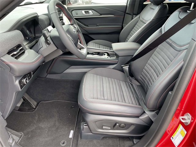 2025 Ford Explorer ST-Line photo 7