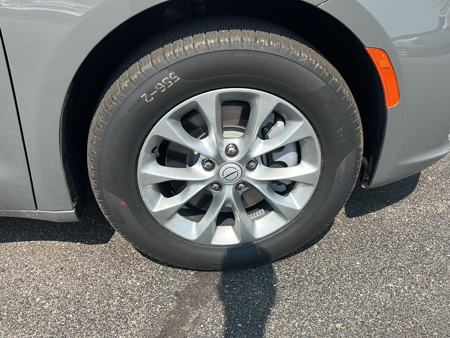 2025 Chrysler Pacifica photo 9