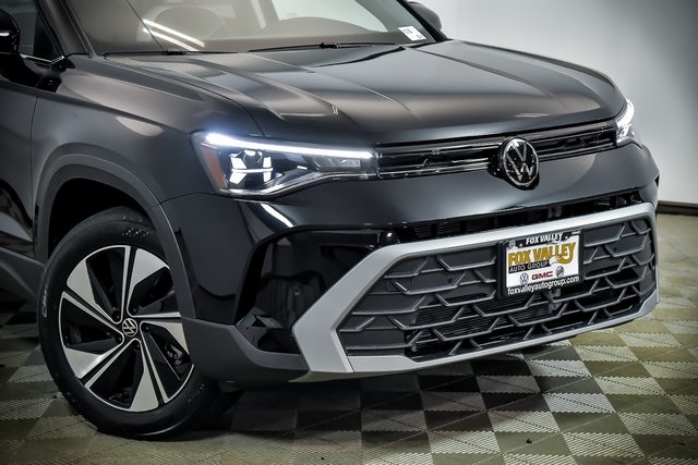 2025 Volkswagen Taos SE photo 3