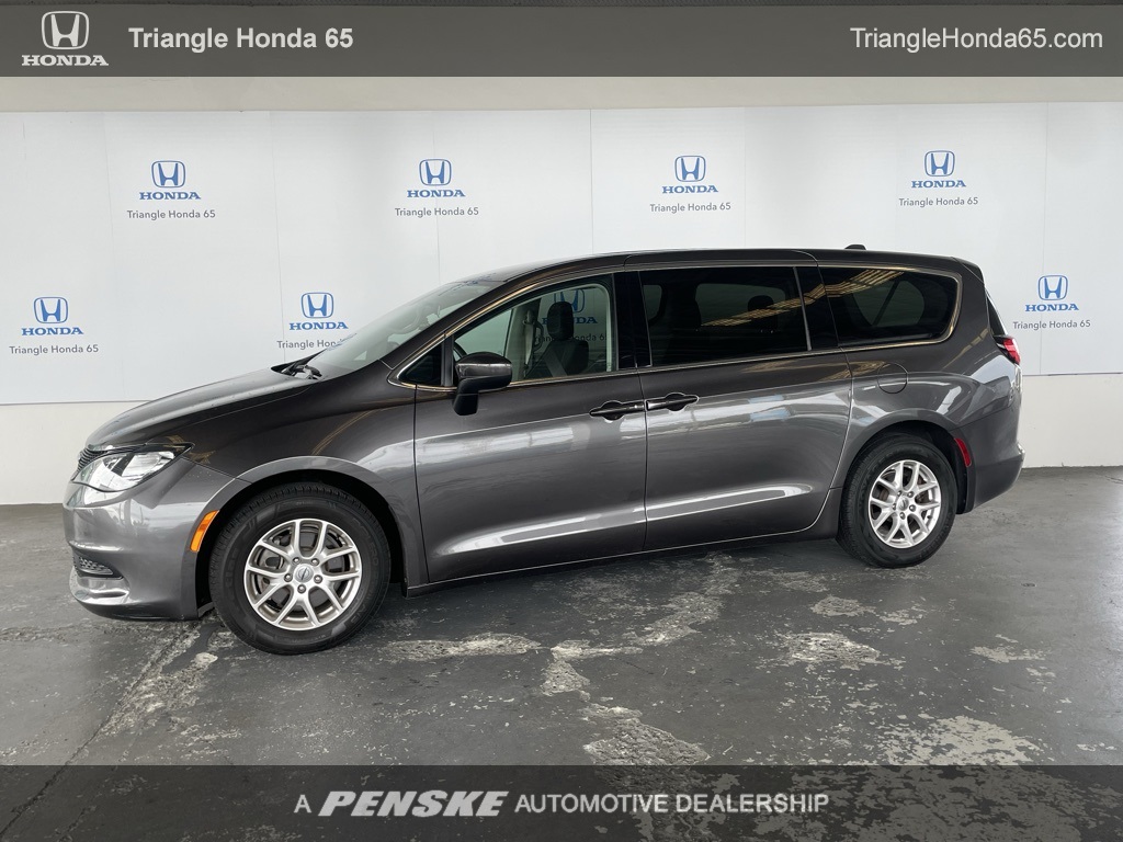 Pre-Owned 2022 Chrysler Voyager LX's photo