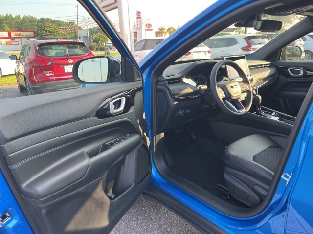 2025 Jeep Compass Latitude photo 4