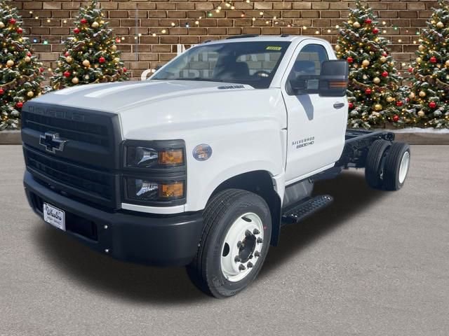 2024 Chevrolet Silverado 4500 Medium Duty Chassis Cab Work Truck's photo