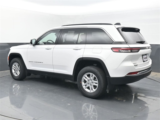 2025 Jeep Grand Cherokee Laredo photo 3