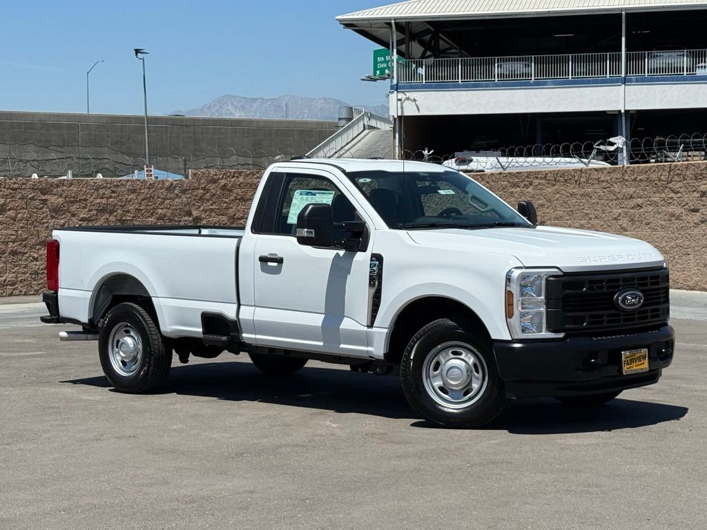 2025 Ford F-250 Super Duty XL's photo