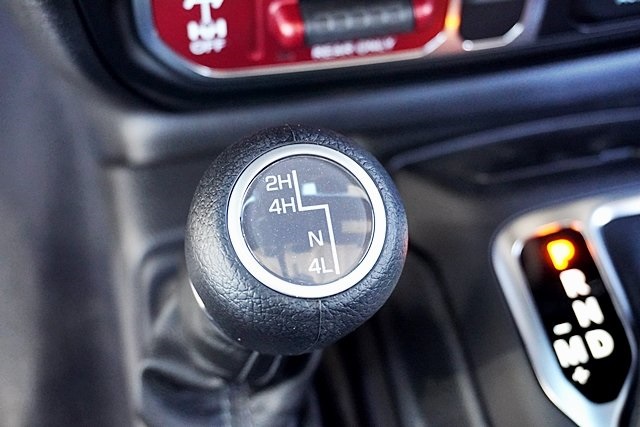 New 2025 Granite Crystal Metallic Clear-Coat Exterior Paint Jeep Willys image 40