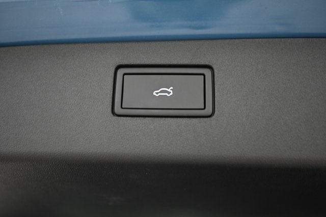 2025 Volkswagen Tiguan SE photo 18