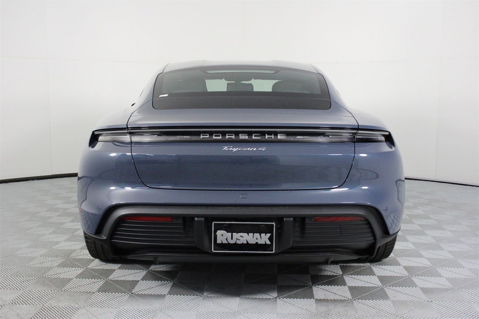 2025 Porsche Taycan photo 6
