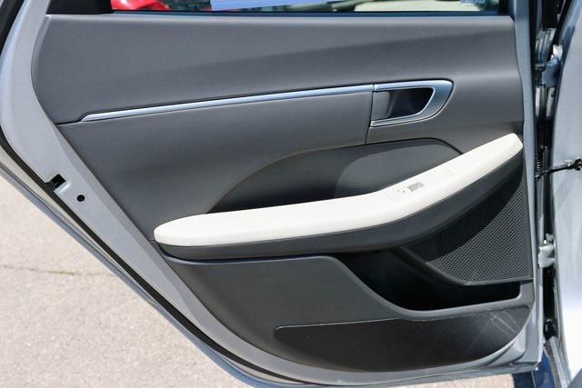 New 2025 Silver Hyundai SEL image 10
