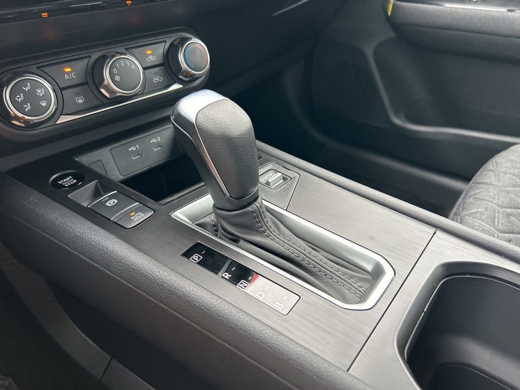 2025 Nissan Kicks SV photo 26