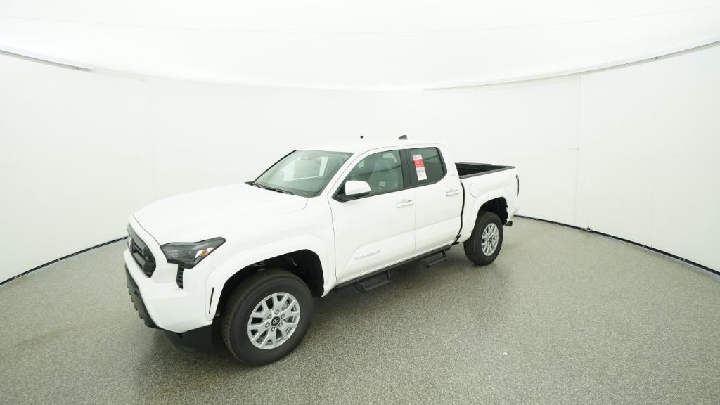 2025 Toyota Tacoma SR5's photo